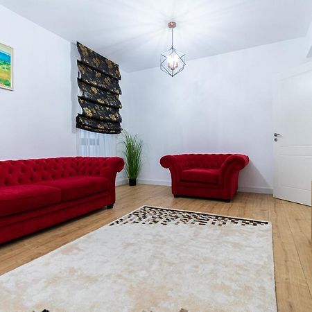 Lighthouse Central Apt With Unique Views Of The Fortress, Free Parking, 5 Min By Car From The Old Town Leilighet Braşov Eksteriør bilde