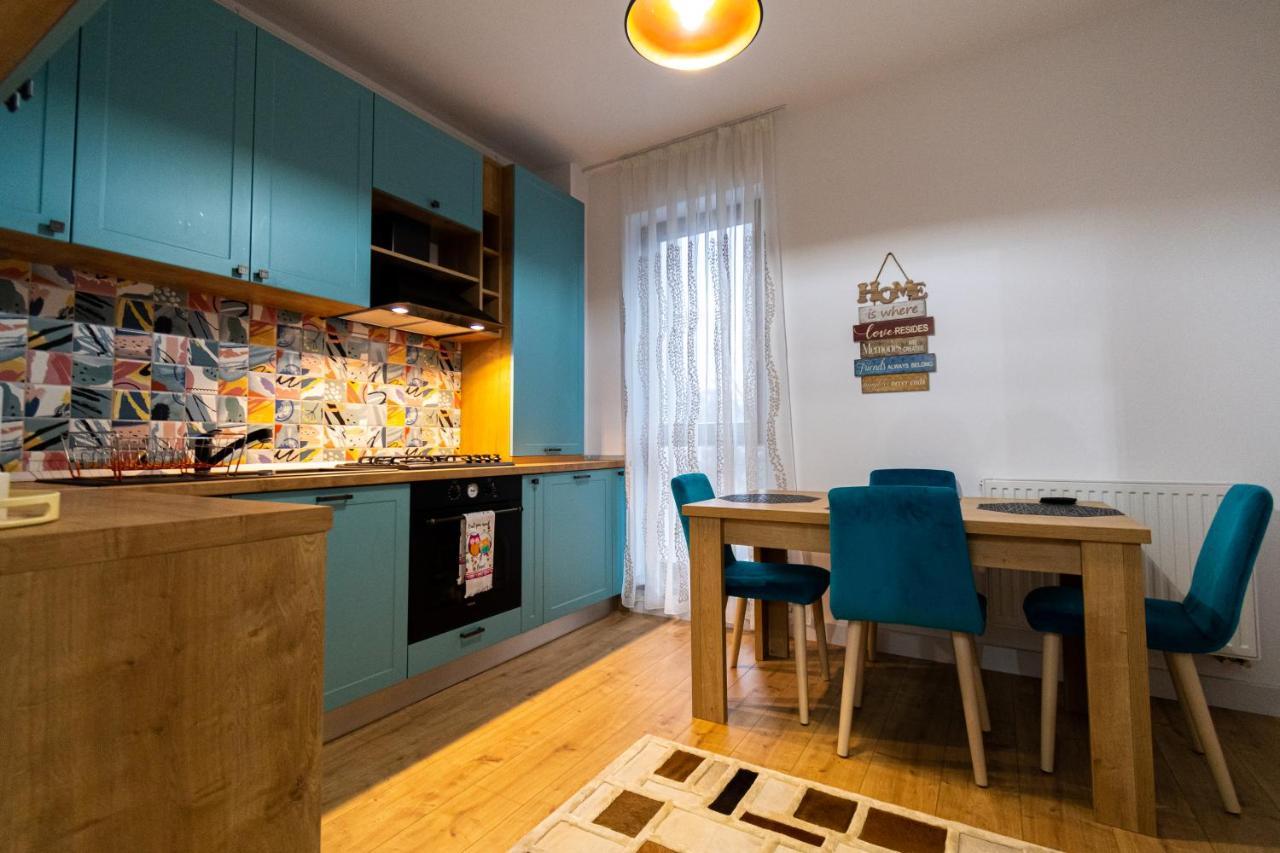 Lighthouse Central Apt With Unique Views Of The Fortress, Free Parking, 5 Min By Car From The Old Town Leilighet Braşov Eksteriør bilde